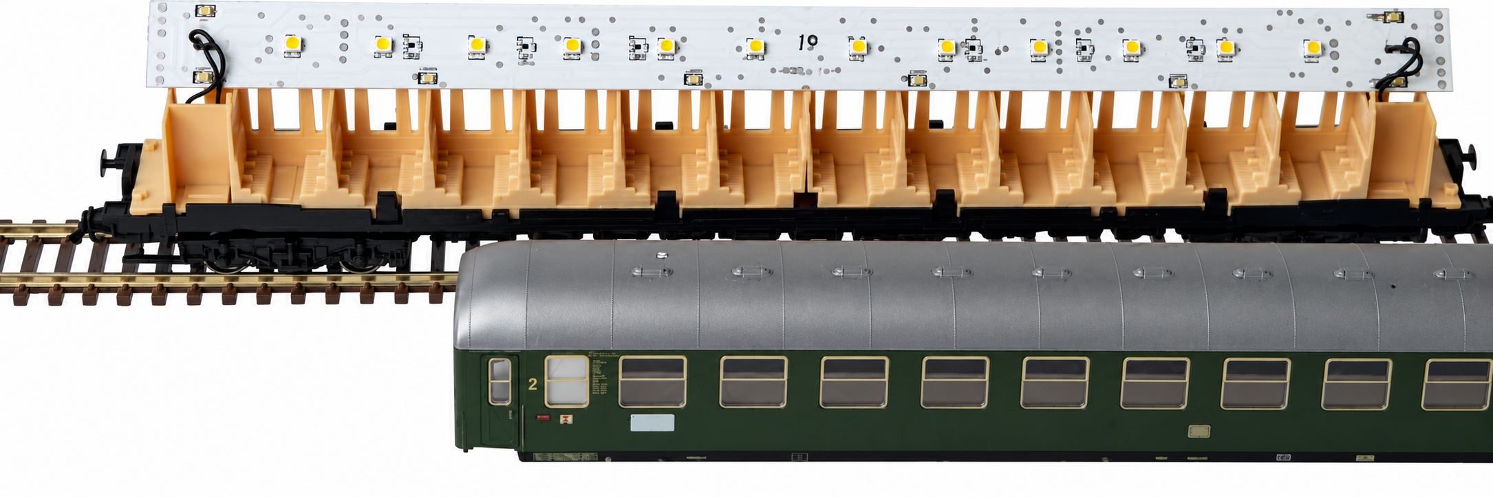 LED interior lighting in a Märklin 28.2 cm 2nd-class 12-compartment coach, H0