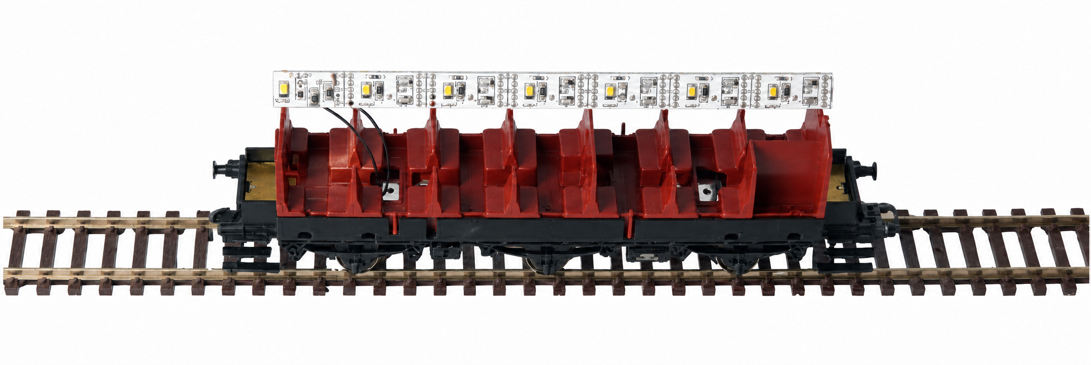 Interior lighting in a three-axle Märklin rebuilt coach
